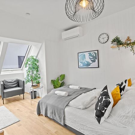 וינה 1 Min To Public Transport - 3 Min To Supermarket And Pharmacy - On-Site Parking For 19,90 Eur מראה חיצוני תמונה